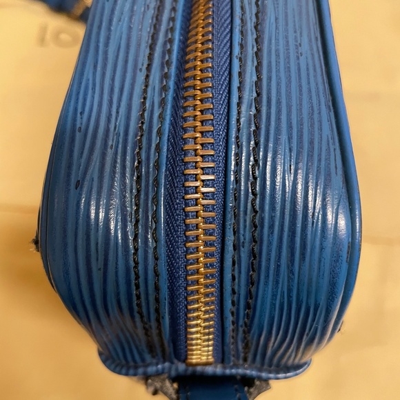 Auth Louis Vuitton Jeune Fille - Picture 7 of 16